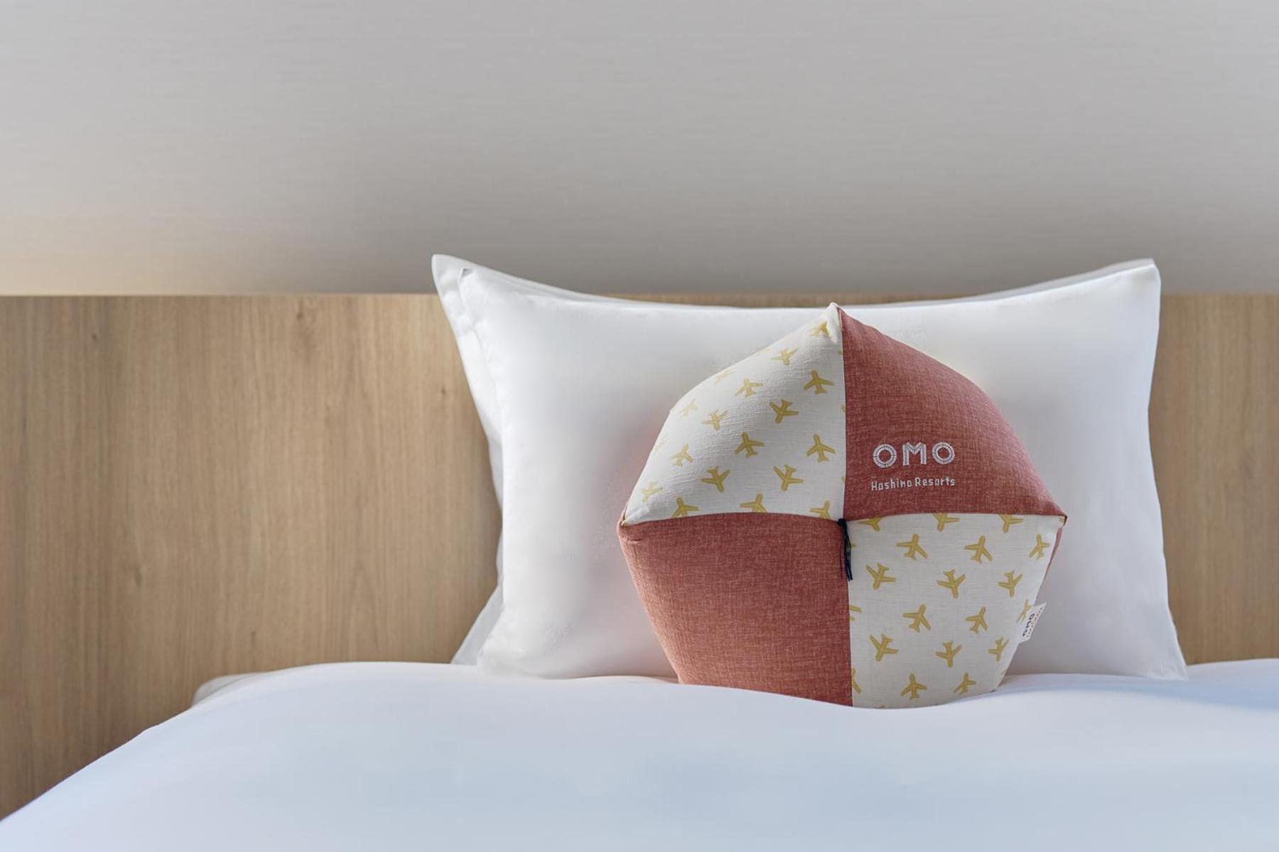 Omo Kansai Airport By Hoshino Resorts Izumisano Bagian luar foto OYO branded pillow